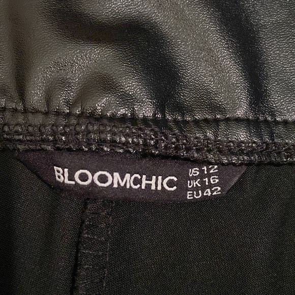 Bloomchic Black Faux Leather Leggings Size 12 Pants Decorative Zippers - Picture 2 of 10